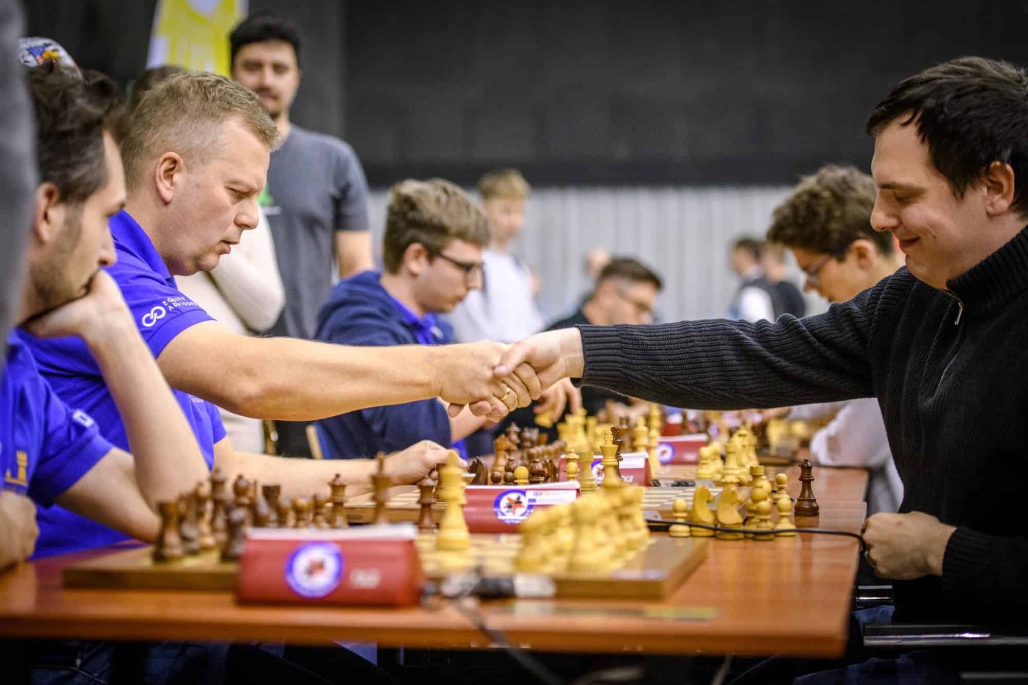 Pojedynek szachowy IM Dariusz Mikrut kontra GM Kacper Piorun, Katowice 2025